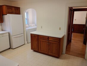 240 Tremont St, Unit 240 in Newton, MA - Foto de edificio - Building Photo