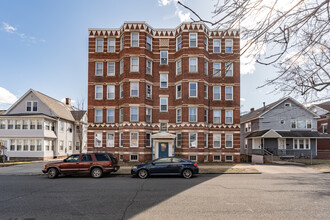 114 Brown Ave in Holyoke, MA - Building Photo - Primary Photo