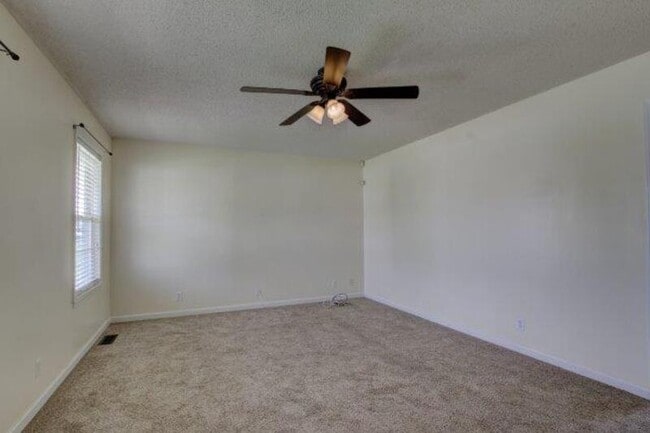 207 Ruf Dr in Oak Grove, KY - Building Photo - Building Photo