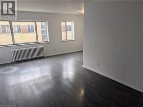 799 Robinson St in Burlington, ON - Building Photo - Building Photo