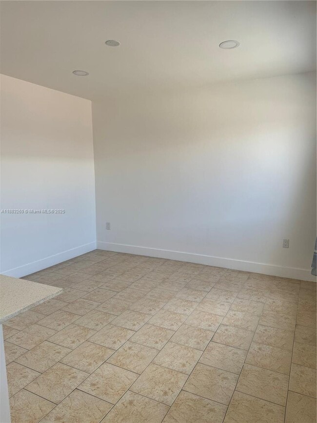 17 W 10th St in Hialeah, FL - Building Photo - Building Photo