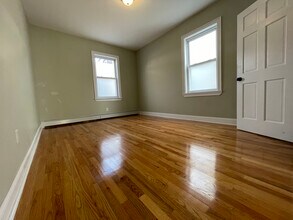 7 High Street Pl, Unit 2 in Brookline, MA - Building Photo - Building Photo