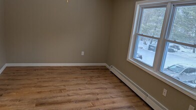 246 Hurricane Rd in Belmont, NH - Foto de edificio - Building Photo