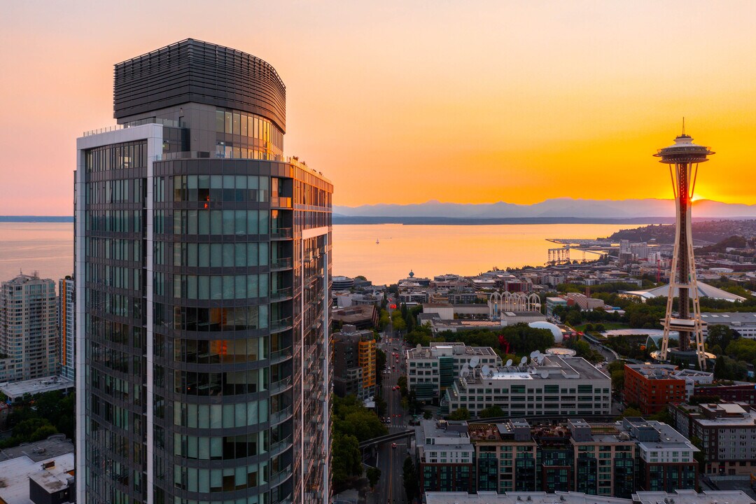 2510 6th Ave, Unit 606 in Seattle, WA - Building Photo