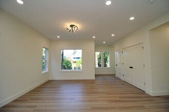 4660 SW Fairvale Ct in Portland, OR - Building Photo - Building Photo