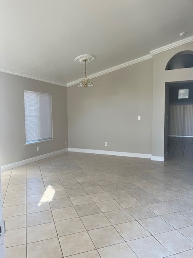 8820 Winlock St in Bakersfield, CA - Building Photo - Building Photo