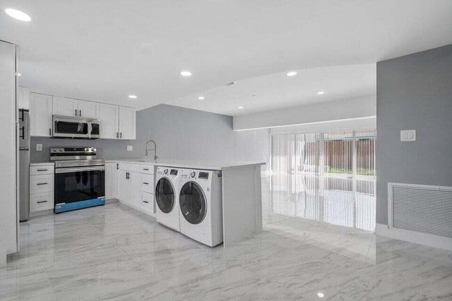 708 NE 23rd Ave in Pompano Beach, FL - Building Photo - Building Photo