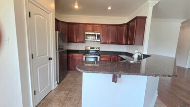 10028 Savannah Jane Ln in Baton Rouge, LA - Foto de edificio - Building Photo