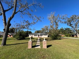 625 E Myrtle Ave in Foley, AL - Building Photo
