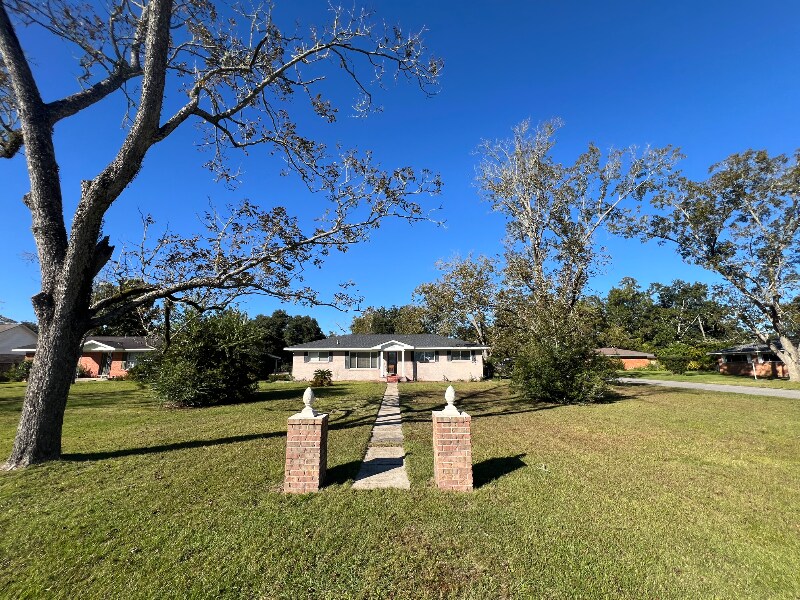 625 E Myrtle Ave in Foley, AL - Building Photo
