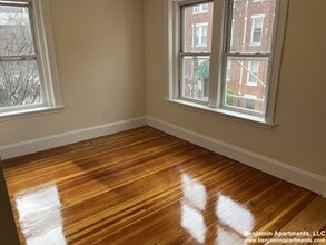 8 Barrows St, Unit 3 in Boston, MA - Foto de edificio - Building Photo