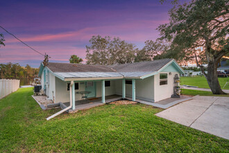 10500-10501 Bridgewood Dr in Riverview, FL - Building Photo - Building Photo