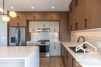 2351 W Flournoy St, Unit 302 in Chicago, IL - Building Photo - Building Photo