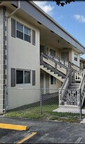 5271 SW 90th Way in Cooper City, FL - Building Photo