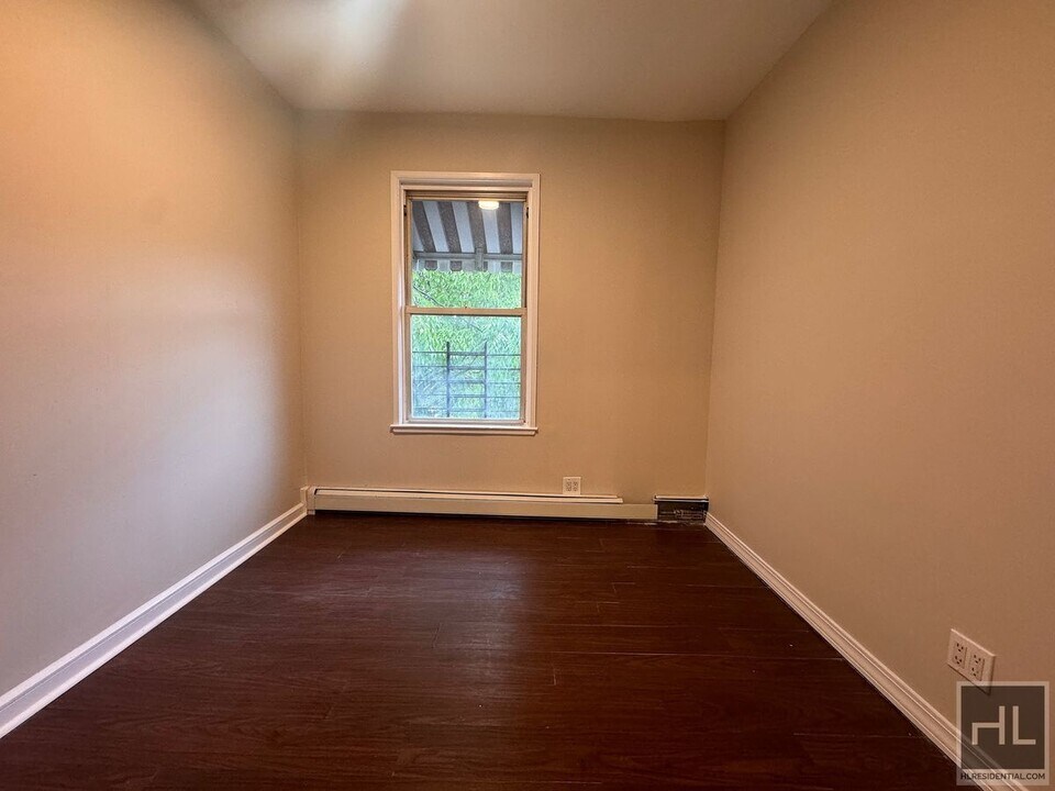 1625 Hone Ave, Unit 2 in Bronx, NY - Building Photo