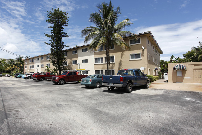 Deerfield East in Deerfield Beach, FL - Building Photo - Building Photo