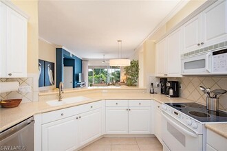 7725 Pebble Creek Cir in Naples, FL - Building Photo - Building Photo