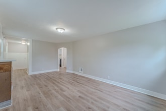 5612 Colerain Ave in Cincinnati, OH - Building Photo - Building Photo