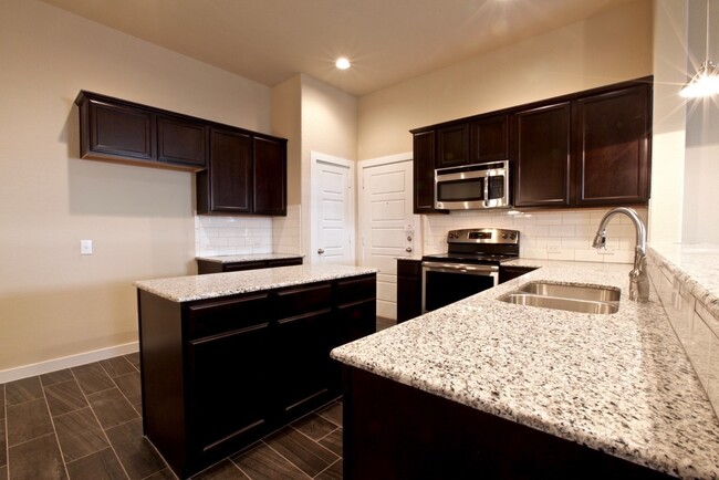 1033 Skyview Ct in Midlothian, TX - Building Photo - Building Photo