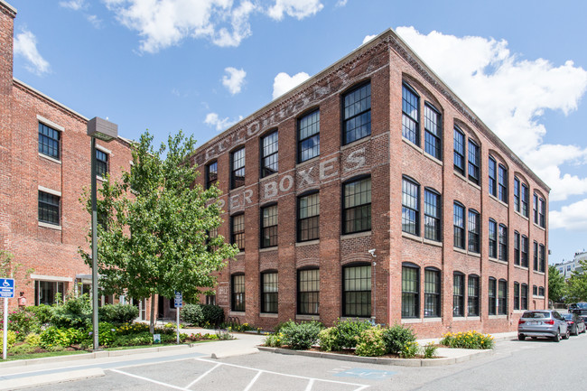 Atlas Lofts in Chelsea, MA - Foto de edificio - Building Photo