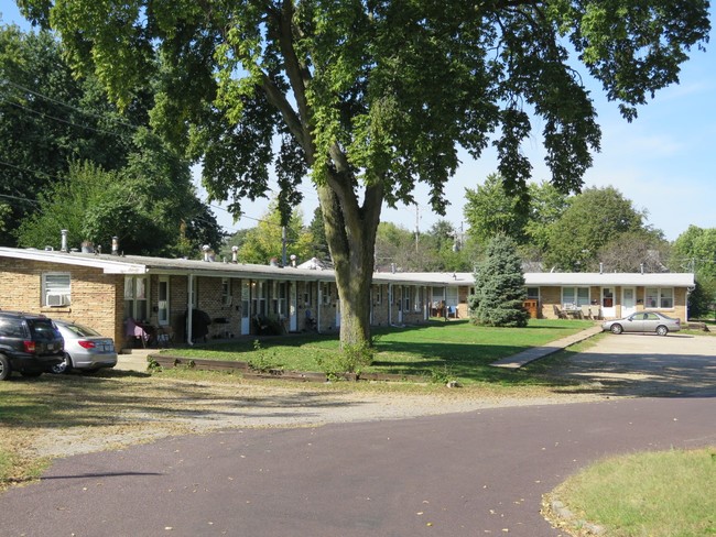 300 Charlotte St in Pekin, IL - Building Photo - Building Photo