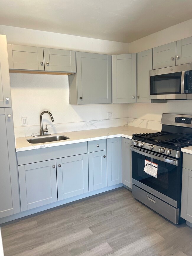 property at 4328 Poplar St