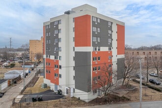 Edwin Berry Manor in Chicago, IL - Building Photo - Building Photo