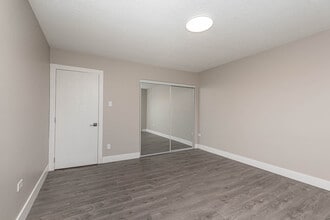 Saxon Apartments in Edmonton, AB - Building Photo - Building Photo