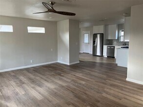 1100 Wallace St in Taylor, TX - Building Photo - Building Photo