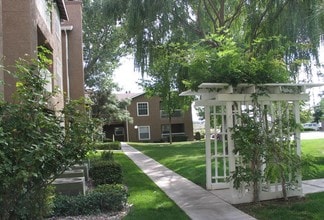 Hunter's Ridge Apartment Homes in Albuquerque, NM - Building Photo - Building Photo