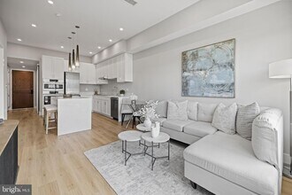 801 N Fairfax St, Unit 313 in Alexandria, VA - Building Photo - Building Photo