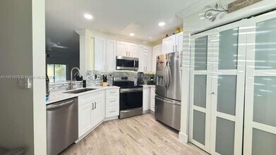 1407 SW 48th Terrace in Deerfield Beach, FL - Foto de edificio - Building Photo