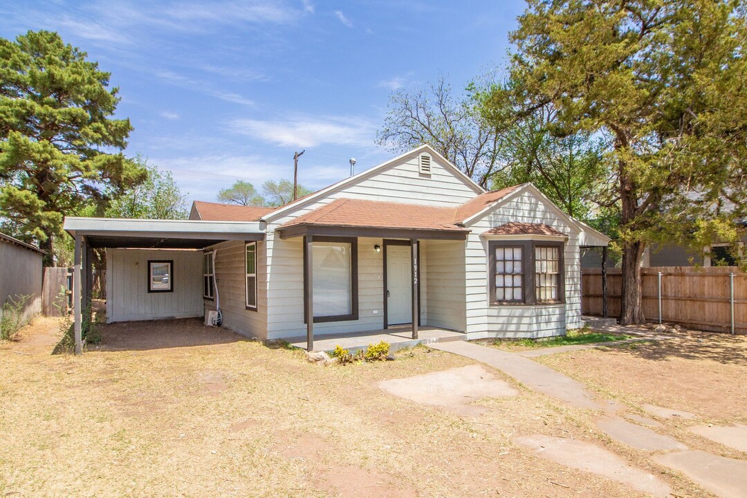 1912 21st St in Lubbock, TX - Building Photo