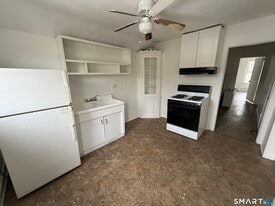 571 Baldwin St in Waterbury, CT - Building Photo