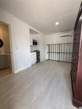 2460 NW 61st St in Miami, FL - Building Photo - Building Photo