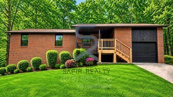 2840 Alexandria Dr SW in Atlanta, GA - Building Photo