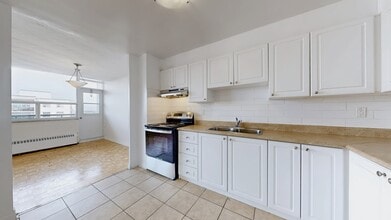 Sandringham House in Toronto, ON - Building Photo - Building Photo