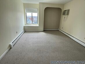 385 Massachusetts Ave, Unit 56 in Arlington, MA - Foto de edificio - Building Photo