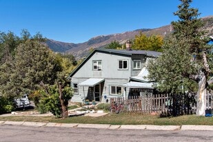 703 10th St in Glenwood Springs, CO - Building Photo