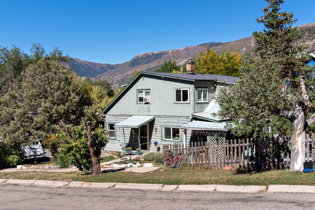 703 10th St in Glenwood Springs, CO - Building Photo