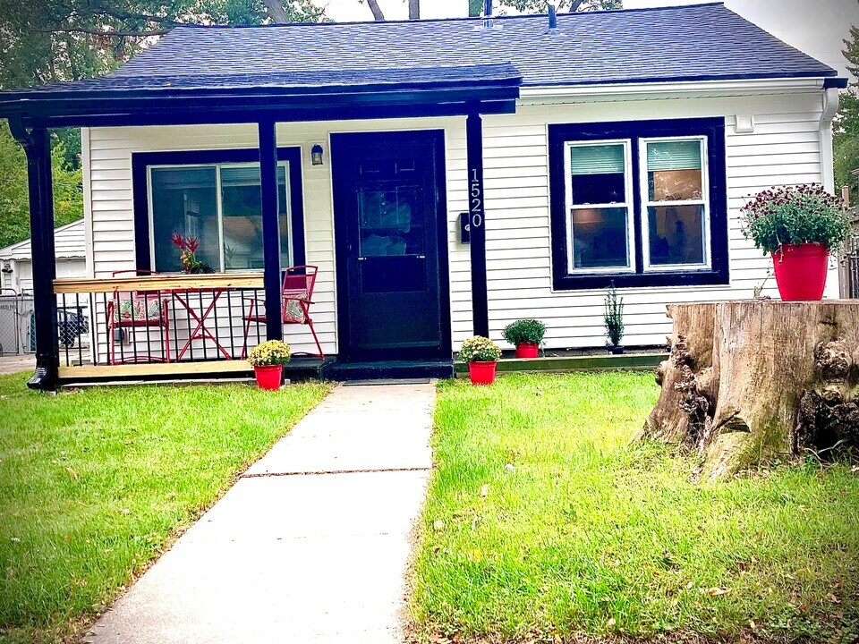 1520 E Meyers Ave in Hazel Park, MI - Building Photo