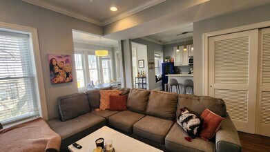 715 W Belmont Ave in Chicago, IL - Building Photo - Building Photo