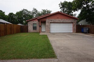 2611 Fernwood Ave in Dallas, TX - Building Photo