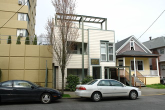 2173 NW Everett St in Portland, OR - Building Photo - Building Photo