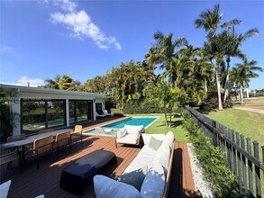 5911 Alton Rd in Miami, FL - Building Photo - Building Photo