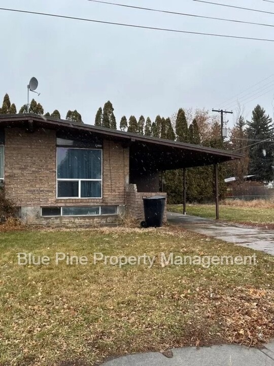 225 E Fir St in Shelley, ID - Building Photo