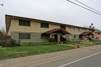 Sienna Square Apartments in Carmichael, CA - Foto de edificio - Building Photo