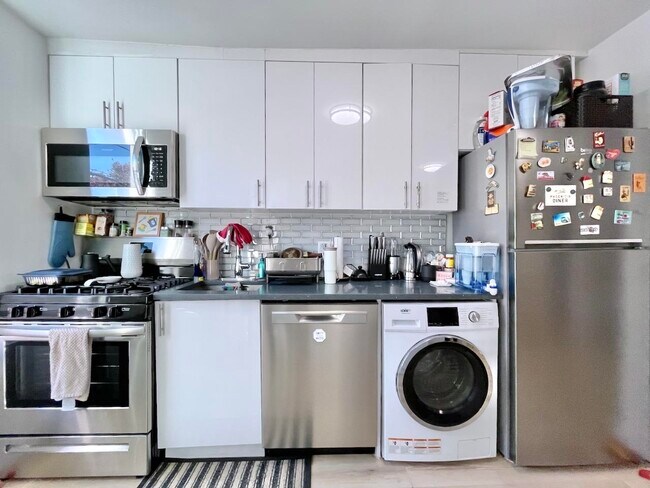 379 Monmouth St in Jersey City, NJ - Building Photo - Building Photo