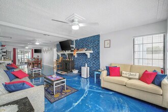 104 W Leon Ln in Cocoa Beach, FL - Building Photo - Building Photo