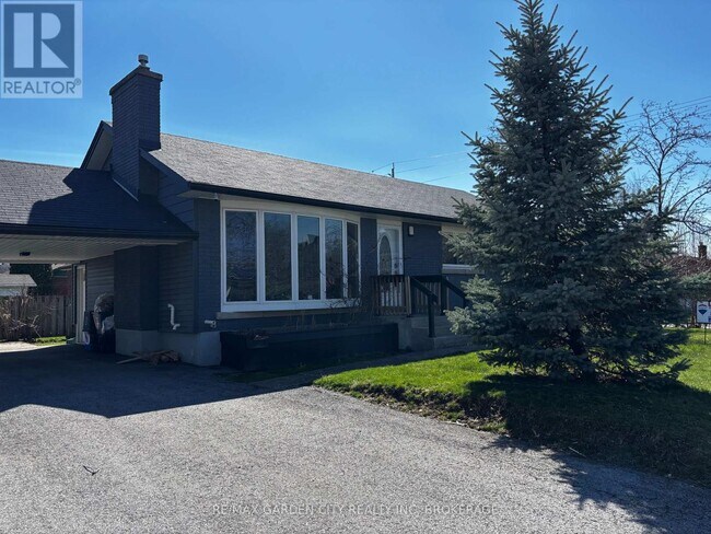 59 Jacobson Ave in St Catharines, ON - Building Photo - Building Photo